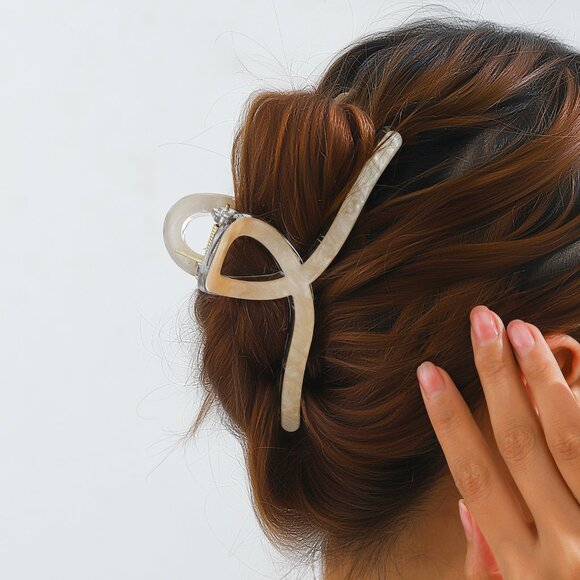 Abstract Twist Acrylic Hair Claw Clip - Picture 1 of 2